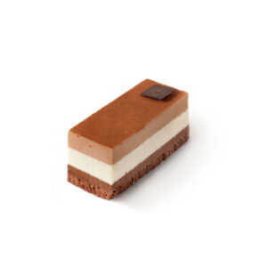 Pastel mousse de tres chocolates